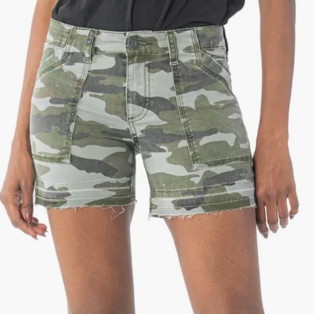 Nwt New Kut From The Kloth Alice Camo Short In Olive/Grey
